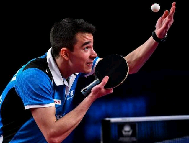 赛场背后的 赛场背后的